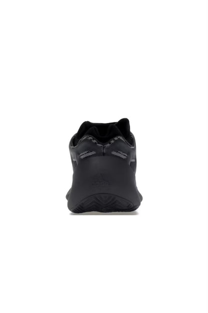 700 V3 Trainers