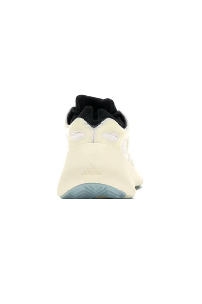 700 V3 Trainers